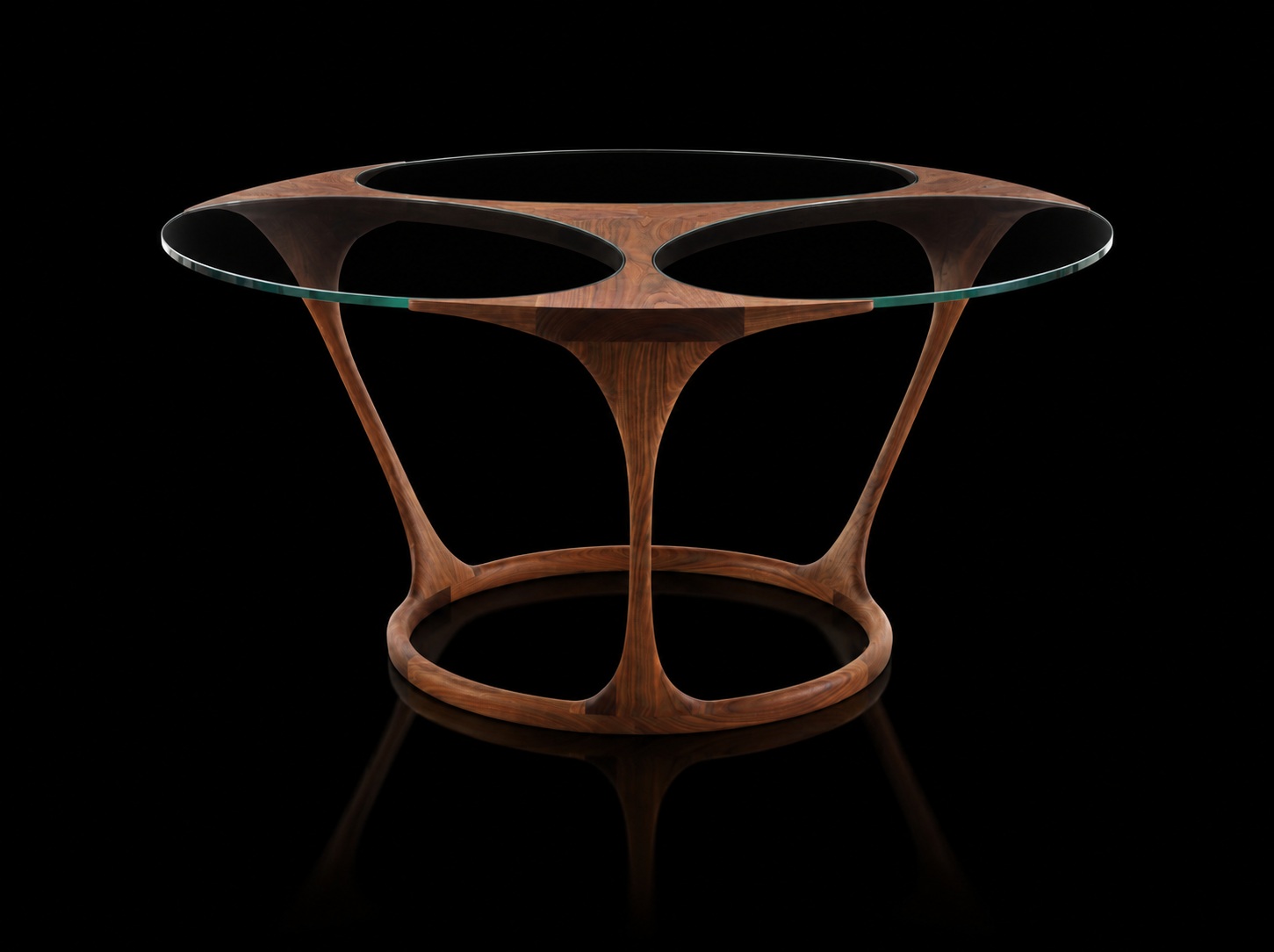 Mesa Yris con sobre de vidrio y estructura de madera de arcos entrelazados